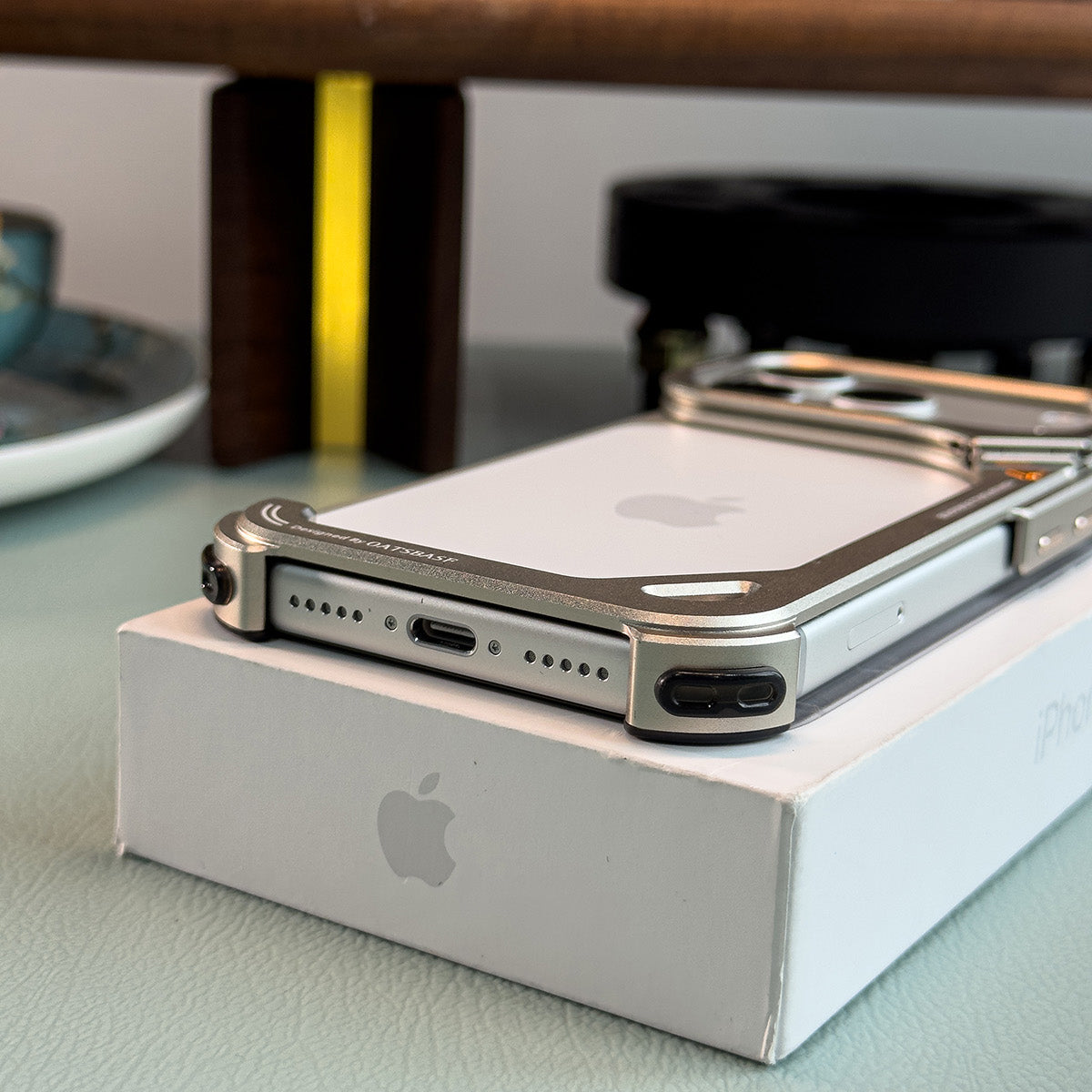 Oatsbasf 9 Shell Invisible Kickstand Air Cushion Shockproof Aluminum Metal Bumper Case Cover