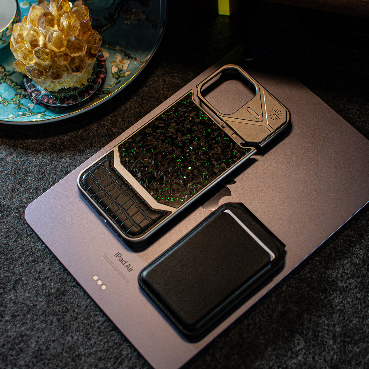 Armor King MagSafe Forged Carbon Fiber + Leather + Aluminum Heat Dissipation Aromatherapy Protective Cover Case